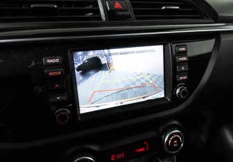 Подержанный автомобиль Kia Rio Hatchback 2018 года (15 фото)