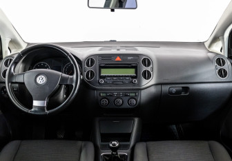 Подержанный автомобиль Volkswagen Golf Plus 2008 года (10 фото)