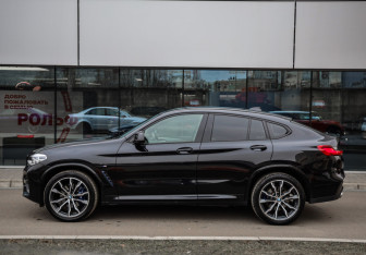 Подержанный автомобиль BMW X4 2020 года (10 фото)