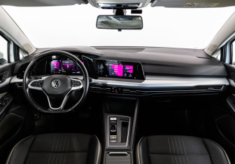 Подержанный автомобиль Volkswagen Golf Hatchback 2020 года (11 фото)