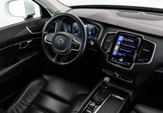 Подержанный автомобиль Volvo XC90 2019 года (17 фото)
