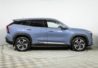 Подержанный автомобиль Geely Atlas 2023 года (4 фото)