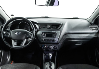 Подержанный автомобиль Kia Rio Sedan 2014 года (13 фото)