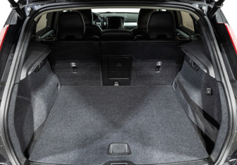 Подержанный автомобиль Volvo XC40 2019 года (19 фото)