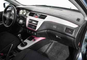Подержанный автомобиль Mitsubishi Lancer Sedan 2006 года (12 фото)