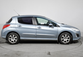 Подержанный автомобиль Peugeot 308 Hatchback 2011 года (4 фото)