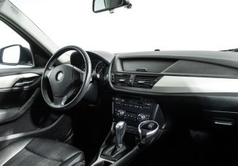 Подержанный автомобиль BMW X1 2013 года (9 фото)