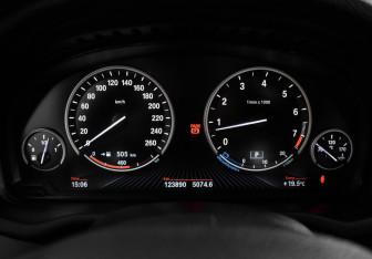 Подержанный автомобиль BMW X4 2015 года (18 фото)