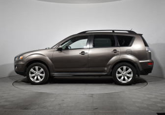 Подержанный автомобиль Mitsubishi Outlander 2011 года (8 фото)