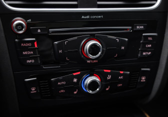 Подержанный автомобиль Audi A4 Sedan 2014 года (15 фото)