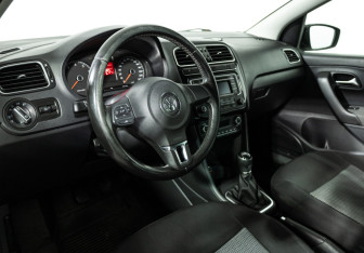 Подержанный автомобиль Volkswagen Polo Sedan 2014 года (11 фото)