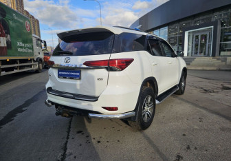 Подержанный автомобиль Toyota Fortuner 2017 года (4 фото)