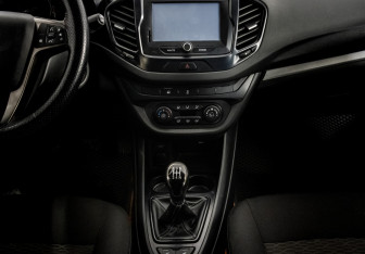 Подержанный автомобиль LADA (ВАЗ) Vesta Sedan 2017 года (17 фото)