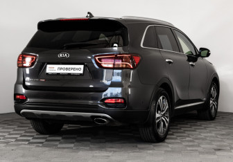 Подержанный автомобиль Kia Sorento 2018 года (5 фото)