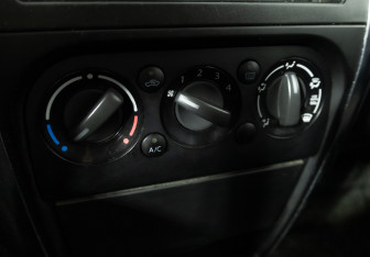 Подержанный автомобиль Suzuki SX4 Hatchback 2007 года (16 фото)