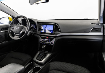 Подержанный автомобиль Hyundai Elantra Sedan 2016 года (9 фото)