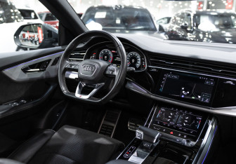 Подержанный автомобиль Audi Q8 2020 года (14 фото)