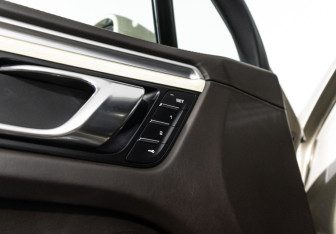 Подержанный автомобиль Porsche Macan 2016 года (18 фото)