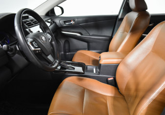 Подержанный автомобиль Toyota Camry Sedan 2017 года (10 фото)