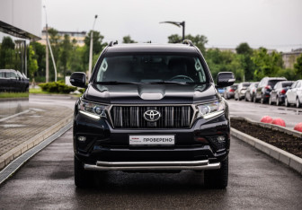 Подержанный автомобиль Toyota Land Cruiser Prado 2020 года (4 фото)