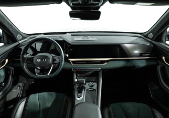 Подержанный автомобиль Geely Monjaro 2023 года (13 фото)