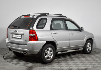 Подержанный автомобиль Kia Sportage 2007 года (5 фото)