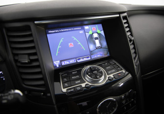 Подержанный автомобиль Infiniti QX70 2013 года (18 фото)