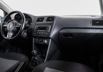 Подержанный автомобиль Volkswagen Polo Sedan 2014 года (16 фото)
