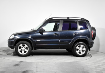 Подержанный автомобиль Chevrolet Niva 2013 года (8 фото)