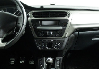 Подержанный автомобиль Citroen C-Elysee 2013 года (14 фото)