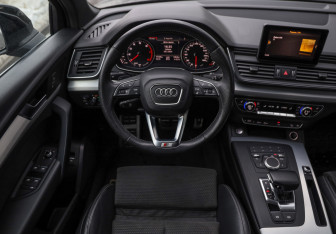 Подержанный автомобиль Audi Q5 2019 года (11 фото)