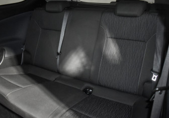 Подержанный автомобиль Opel Astra Hatchback 2011 года (17 фото)