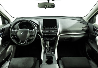 Подержанный автомобиль Mitsubishi Eclipse Cross 2021 года (13 фото)