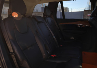Подержанный автомобиль Volvo XC90 2021 года (11 фото)