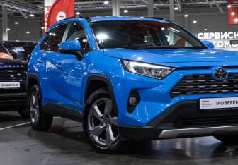 Подержанный автомобиль Toyota RAV4 2020 года (5 фото)