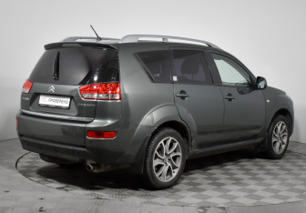 Подержанный автомобиль Citroen C-Crosser 2010 года (5 фото)