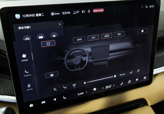 Подержанный автомобиль Zeekr 001 2023 года (20 фото)