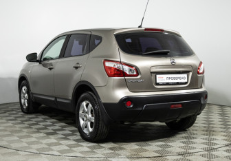 Подержанный автомобиль Nissan Qashqai 2010 года (7 фото)