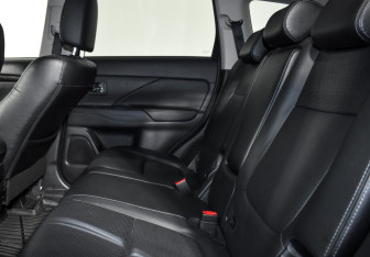 Подержанный автомобиль Mitsubishi Outlander 2016 года (12 фото)