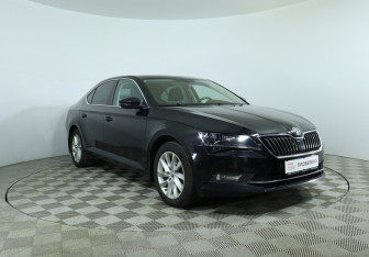 Подержанный автомобиль Skoda Superb Liftback 2019 года (3 фото)