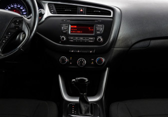 Подержанный автомобиль Kia Ceed Hatchback 2016 года (12 фото)