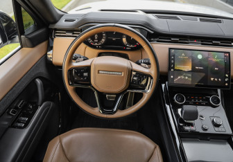 Подержанный автомобиль Land Rover Range Rover Sport 2022 года (14 фото)