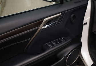 Подержанный автомобиль Lexus RX 2019 года (23 фото)