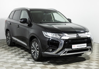 Подержанный автомобиль Mitsubishi Outlander 2019 года (3 фото)