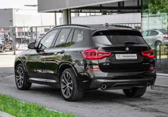 Подержанный автомобиль BMW X3 2019 года (8 фото)