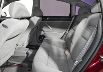 Подержанный автомобиль Volkswagen Passat Sedan 2000 года (11 фото)