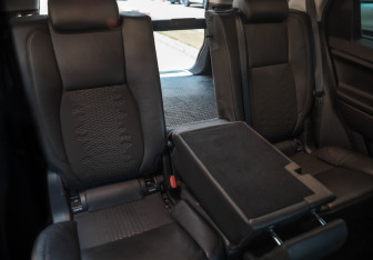 Подержанный автомобиль Land Rover Discovery Sport 2017 года (6 фото)