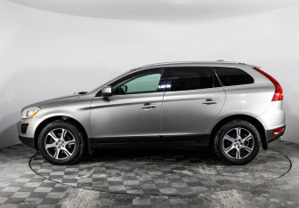 Подержанный автомобиль Volvo XC60 2012 года (8 фото)