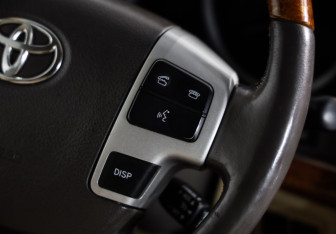 Подержанный автомобиль Toyota Land Cruiser Suv 2013 года (11 фото)