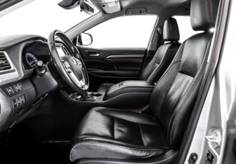 Подержанный автомобиль Toyota Highlander 2019 года (23 фото)
